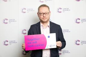 Gordon MP Unites with Cancer Research for World Cancer Day